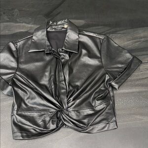 NEW NEVER WORN Alice + Olivia Black Faux Leather Button-Front Twist Crop Shirt